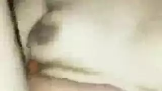 حارسات عربيات في جماع جماعي مكثف مع عاهرة قذرة تتدمّر