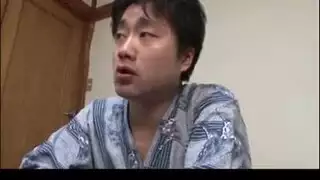 مراهقات آسيويات خجولات يخلعن ملابسهن على مضض