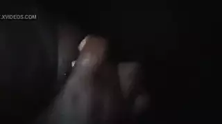 جميلة سمراء كبيرة الصدر تقدم حلق عميق قبل جنس عنيف