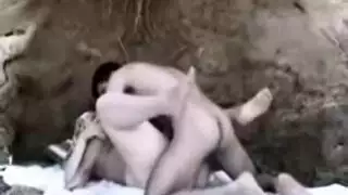سوري ينيك عاهرة في خرابة نيك كلابي خلفي مثير ويصورها دون عملها