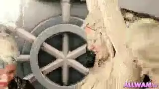 ضعف الفرج: فحل أسود يضرب عاهرتين سمراوتين