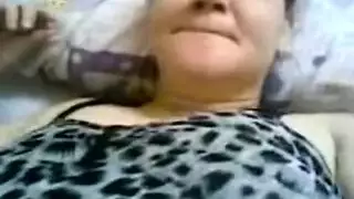 استاذ مصري يستغل الطالبه في شقته لكي يعطيه اسئله الامتحان مقابل النيك