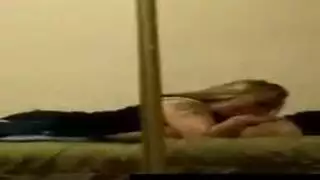 شقراء تمص بعمق وتركب بقوة في فان سكس إكس إكس إكس