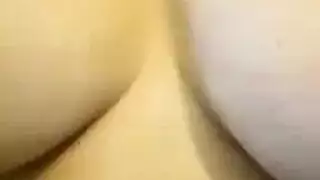 ألعاب مسبح مع فرج مبلل: جنس جماعي مع فتيات عاريات