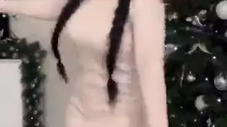 فيديو بنت تستعرض كسها