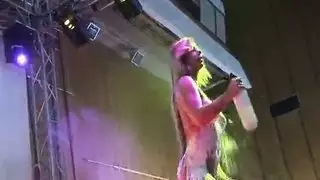 كلاب ساخنة في جلسة جماعية جنسية