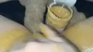 مراهقة أمريكية تلعق زبدة الفول السوداني الكريمية من فتحات عذريتها الطازجة