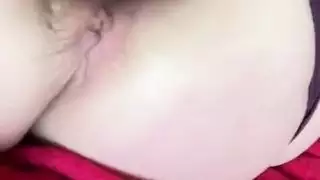 فتاة تركية ناضجة تستخدم جهازًا هزازًا للوصول لنشوة صارخة