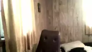 سمراء مكتنزة محاصرة في شبكة تمارس الجنس الصريح بمفردها