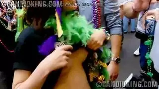 مثليه إغواء مثقوب حلمات وجه الجلوس