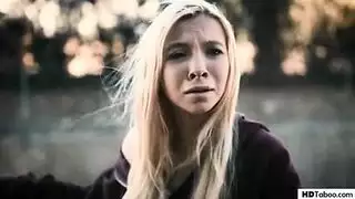 سعودي يمارس الجنس بقوة مع فتاة سودانية في فيلم بورنو مثير على المكتب