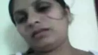 العمة الكبيرة الممحونة كبيرة الطيز تنتاك في طيزها